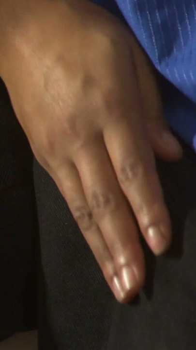 捲髮女孩輸掉撞球比賽後和對手做愛 | 第1段