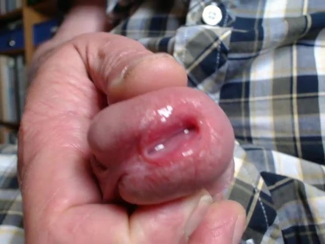 showing my wet peehole