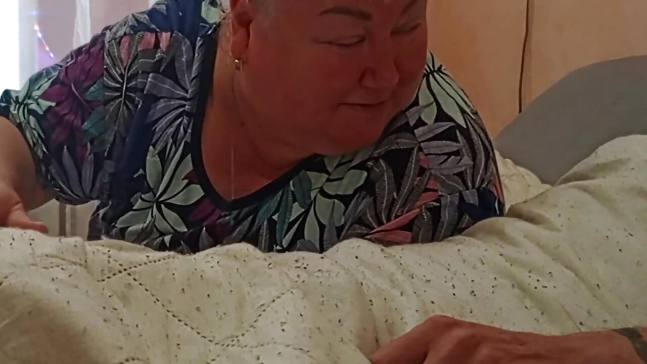 The Morning Started with a Deep Blowjob From the Stepmom