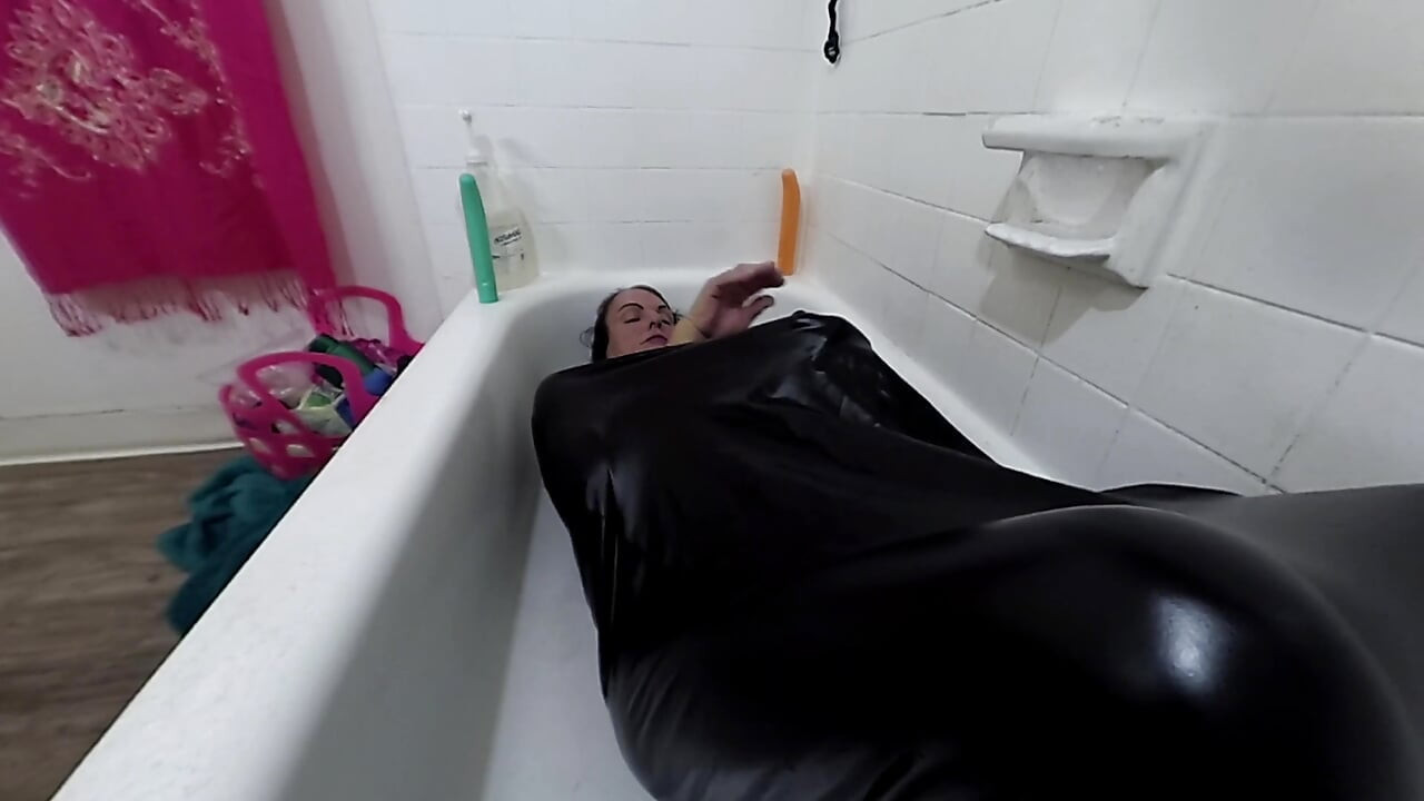 Lizzy Yum shemale orgasm solo masturbation