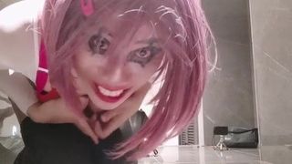 Asiatische satanische Sissy spielt allein - Dämonen werden übernommen