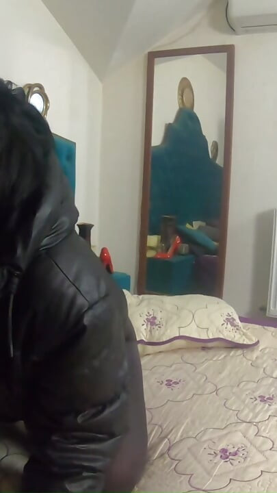 Tante seksi dientot habis-habisan sampai dicrot di dalam!