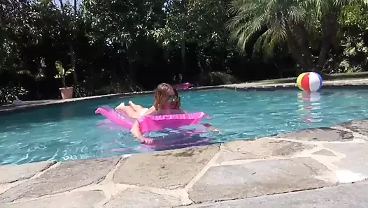 Memek si cewek nakal rambut merah jonni hennessy dientot habis-habisan