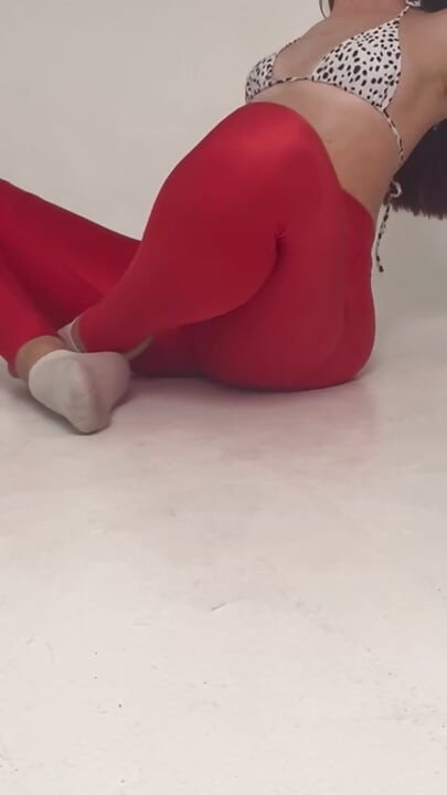 Trêu chọc chân dài yoga