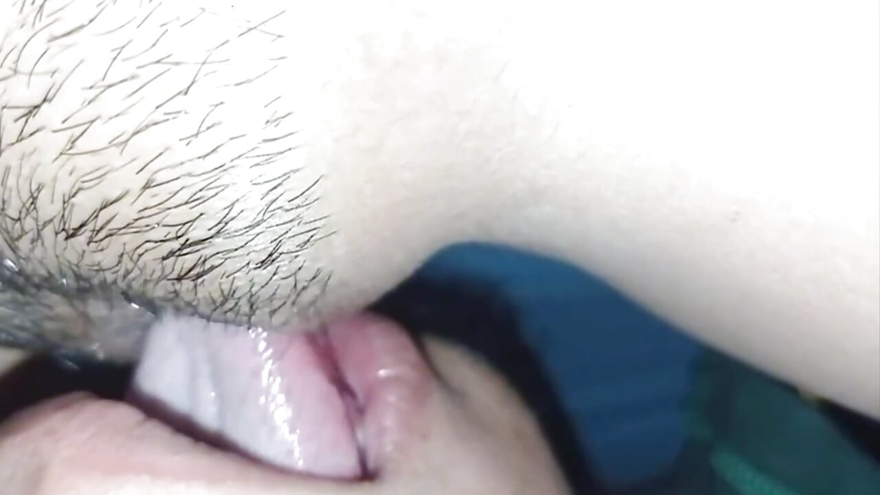Thai girl Ninew gets her burned until her mouth is wet