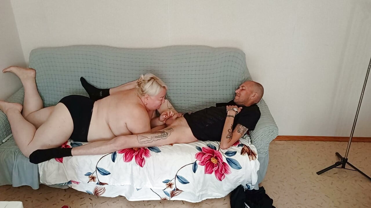Stepmom Gives a Deep and High-quality Blowjob Before My Cumshot
