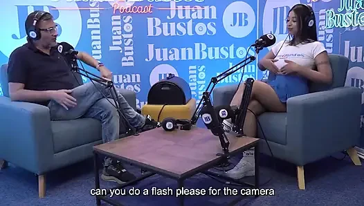 Geölte latina mit schönen titten Kataleya Ross hüpft die Vibratormaschine auf, bis sie kommt! Juan Bustos Podcast