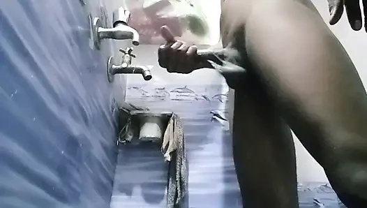 Girlfriend ko bathroom me lejakar badhiya se choda