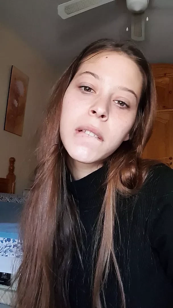 18yo teen fingers pussy