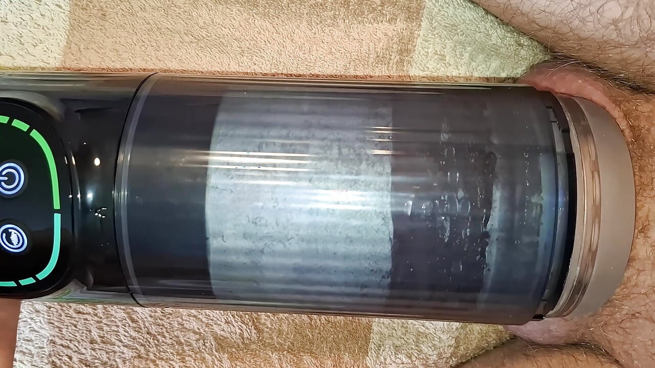 Yeni oyuncak! Mastürbasyon yaparken emiyor, titreşiyor ve dönüyor. Kutu aç ve ilk deneme.