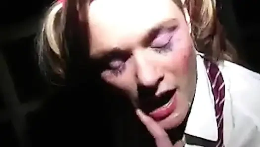 Школьня занимается публичным сексом