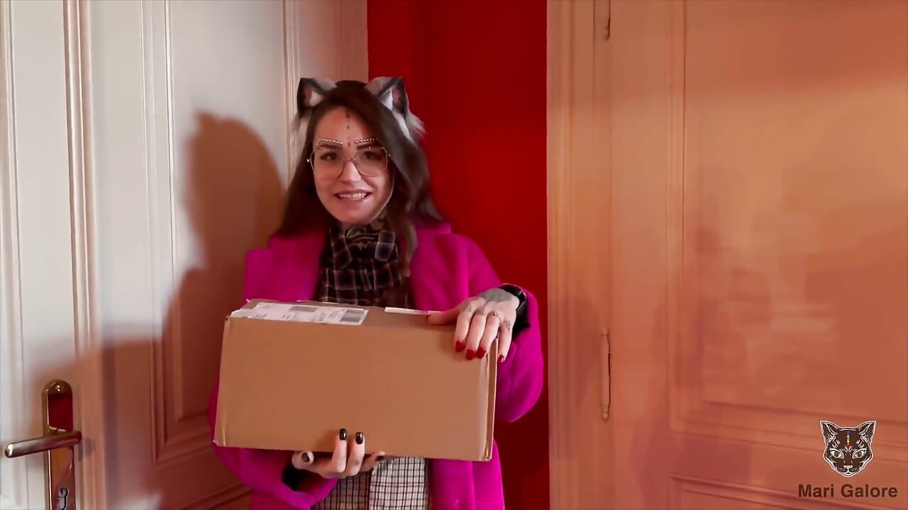 Mari galore packt eine fickmaschine mit ihrem freund aus