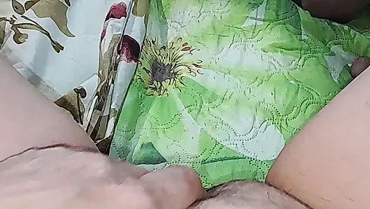 Üvey anne ve üvey kız birbirlerinin önünde mastürbasyon