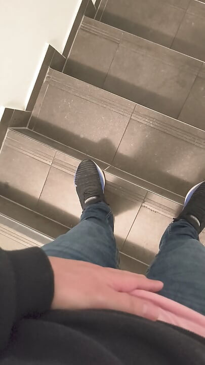 I masturbate early in the morning at work and I'm mildly but surely aroused.