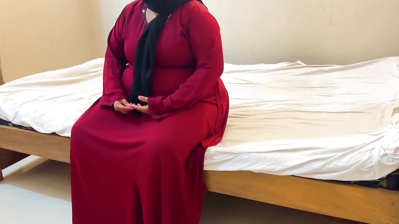 Fucking a Chubby Muslim Mother-in-law Wearing a Red Burqa & Hijab