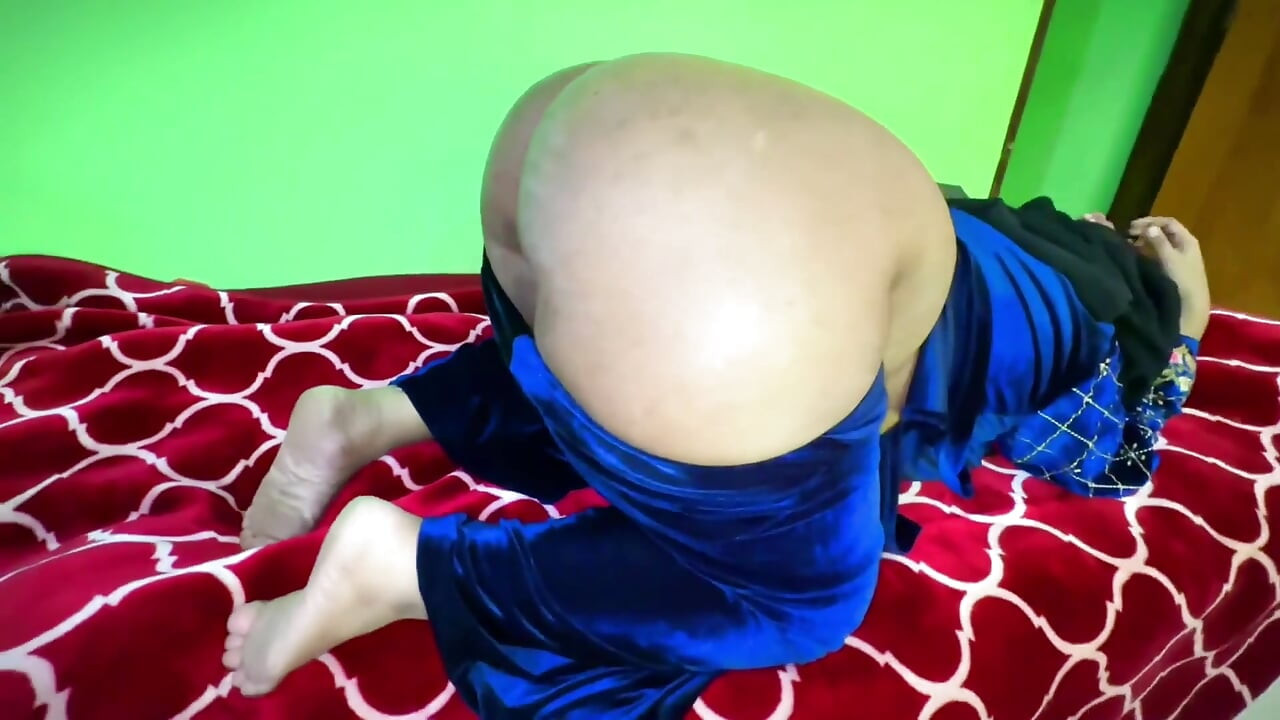 Marroquina muçulmana gostosa esposa pronta para ser fodida anal de estranho, por favor, fode minha bunda grande e chupa meus peitos enormes