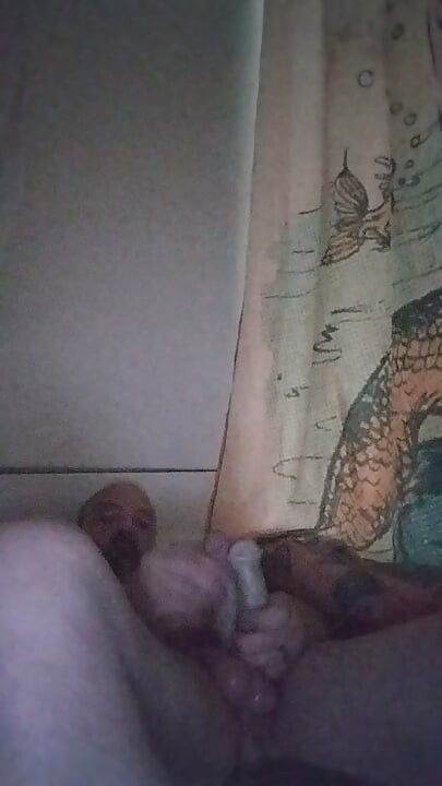 Solo masterbation med hjemmelaget kuk