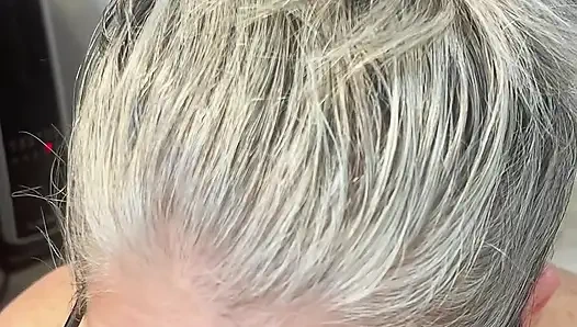 Beni boşaltana kadar büyük yarağını sikiyorum ve emiyor