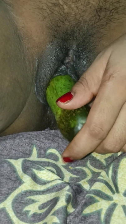 Bhabhi ne chut me liya 9" kheera | Clip 1