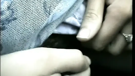 Cewek hot rambut cokelat lagi asik fingering dan jilat memeknya dengan penuh semangat