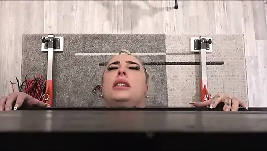 Pillory İçin Seks Kölesi Kullanıldı ve Tohumlandı