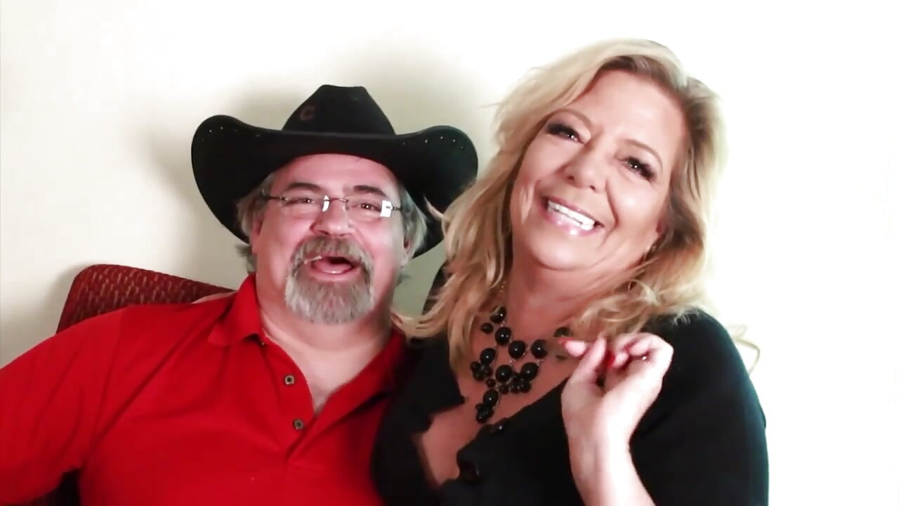 보지에 어린 자지를 입에 대고 있는 섹시한 거유 금발