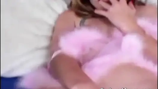 Chubby cutie Cassie sucks it up after cleaning up vintage