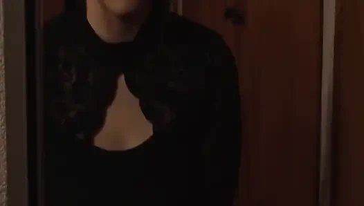 Momoka si istri diikat di depan cermin saat masa lalunya kembali ke masa lalu dan reuni yang intens