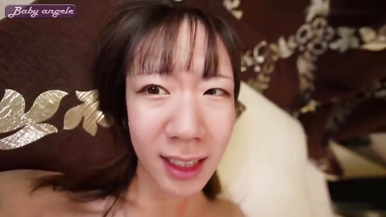 3명의 자지를 빨아주는 18세 소녀 아름다운 거유 엉덩이 다리, 대담한 쾌락과 만족스러운 마무리로 이어지는 호기심 많은 플레이