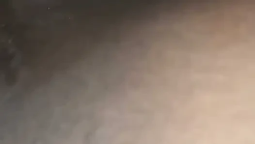 Aku meniduri Yangzi telanjang dan memasukkan seluruh penisku ke dalam dirinya.