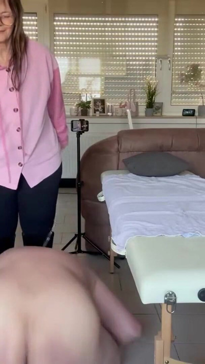 DomLady Mia SlaveOfM Hell of Pain Whips CBT și Pedeapsă cu electricitate și aparat dentar urât - partea 1 | Clip 2