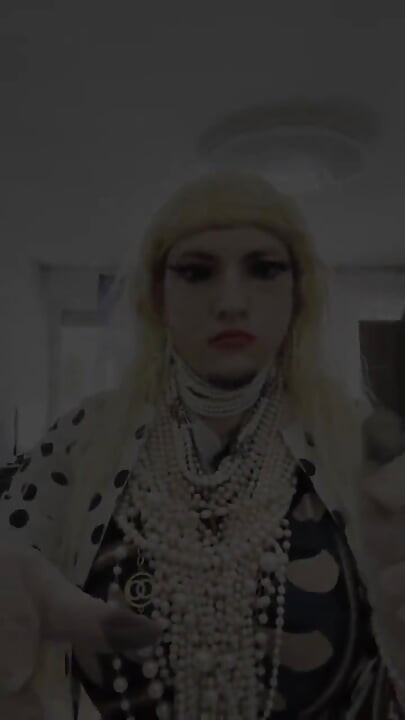 Pearl Vanesa Showing Her Body in Her Home Wearing Lovely Pearls