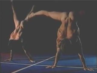 Entrenamientos desnudos en el gimnasio (sin sexo)