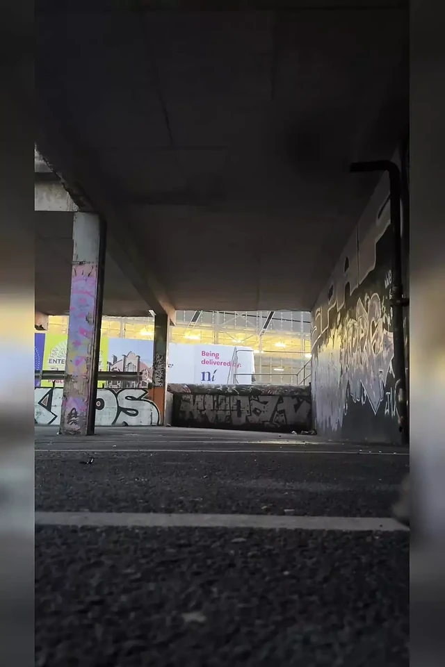 Обнаженное приключение сисси на улице