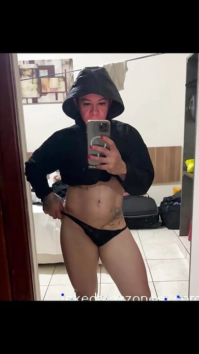 Hol dir eine fitness-mami, die es liebt, nackt zu werden und zu ficken