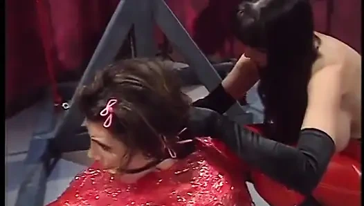 Heiße schätzchen bringen BDSM-fantasien zum ausdruck