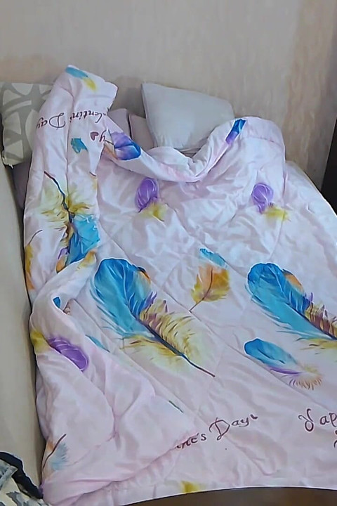 Preparo un desayuno desnudo dulce con mi amiga con mucho busto.