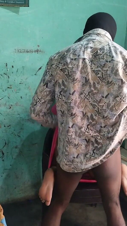 Bhua ne late ke apni gand marawai mujhe se bhua ki choot faad chudai kiya fufa bhar gaye the to moka dekh ke bhua ne mujhe apni choot chudai | Clip 1