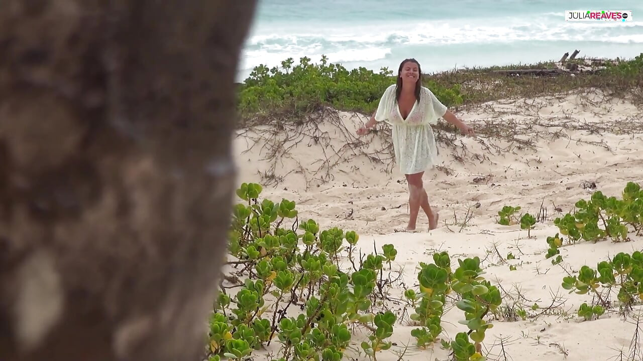 プンタカナのヤシのひらの下で、私の友人が熱いフェラチオを受けます