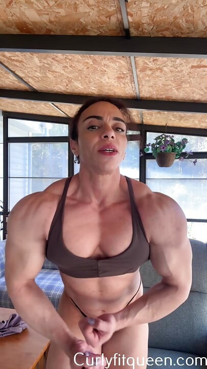 Músculos apertados da bunda tremem com flexão selvagem sem desculpas