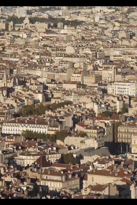 Selinah og Lena, to sexede piger, deler en stor pik