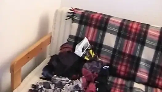 Сексуальная немецкая тинка в чулках трахает себя дилдо