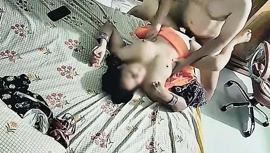 Inderin machte fick mit großem schwanz des hausbesitzers