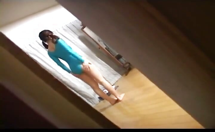 이복 여동생을 알몸으로 잡았어