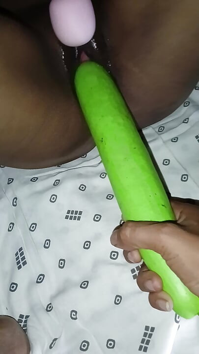 Cuñada follada con una calabaza muy grande