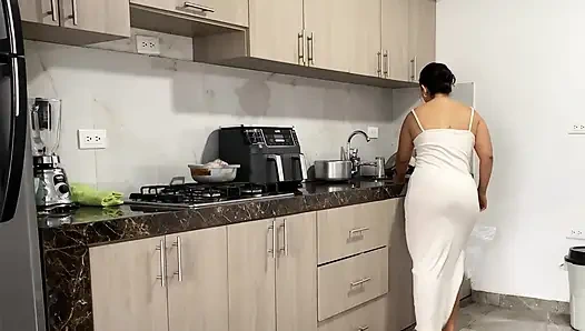 Ibu Tiri Saya Ingin Seks Keras Di Dapur