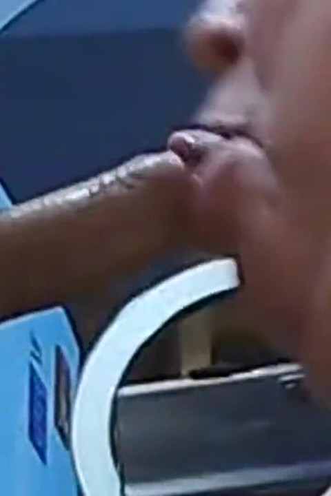 Ejaculação bem na boca depois de um boquete