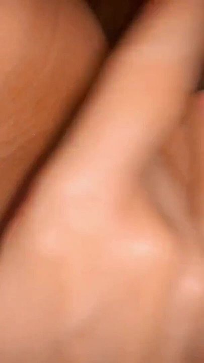 近くて滑りやすい:指が濡れた膣の中に滑り込むFPOV | クリップ 1