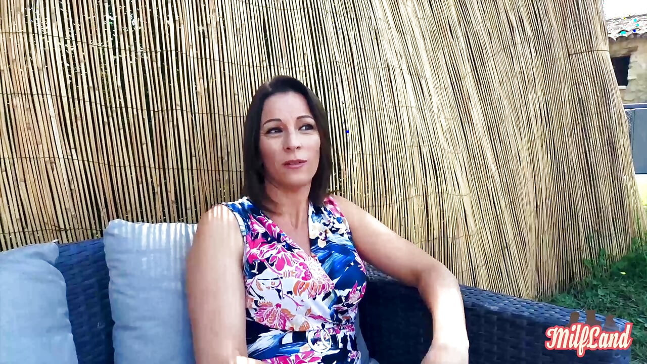 Kyara, een erg kinky milf, houdt ervan om nieuwe jongens te neuken, deel 1