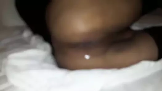 爸爸培养他性感的菲律宾人妖荡妇